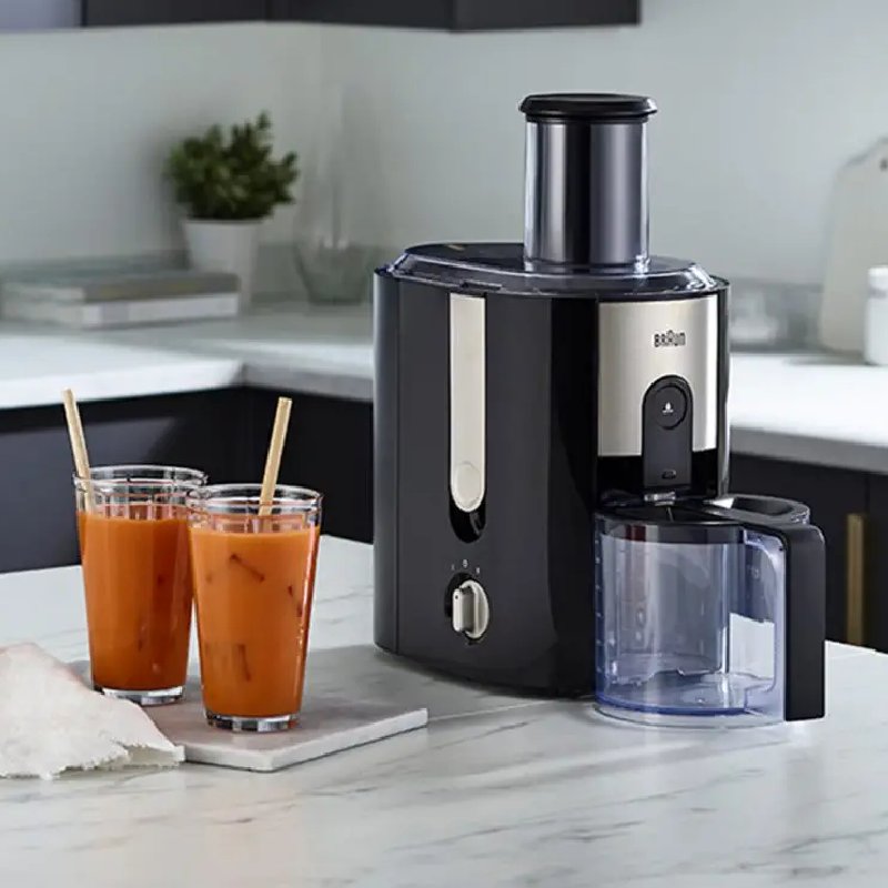 آبمیوه گیری براون j500 در آشپرخانه