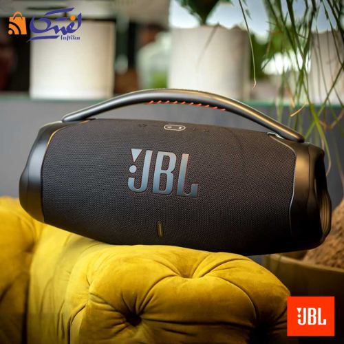 اسپیکر بلوتوثی قابل حمل جی بی ال Boombox 3 در فضای منزل